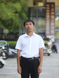 杨成